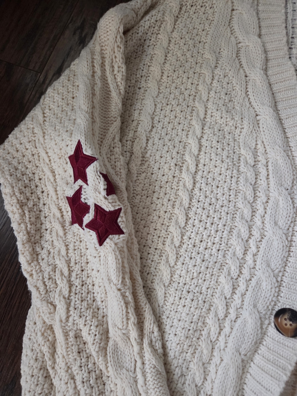 Taylor Swift Cream Cable Knit Cardigan with Red Star Accents - Picture 5 of 7